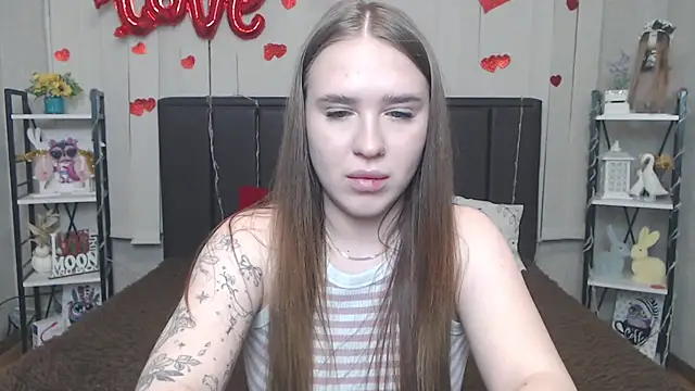 Snapshot of LauraHlot chatting on May 8, 5:39 pm LauraHlot online show from May 8, 5:39 pm