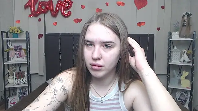 Snapshot of LauraHlot chatting on May 20, 6:10 am LauraHlot online show from May 20, 6:10 am