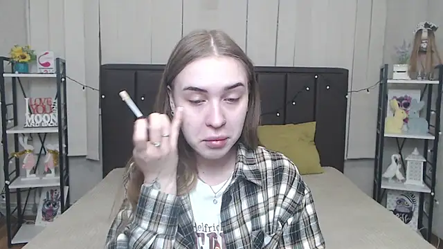 Snapshot of LauraHlot chatting on October 13, 5:42 am LauraHlot online show from October 13, 5:42 am
