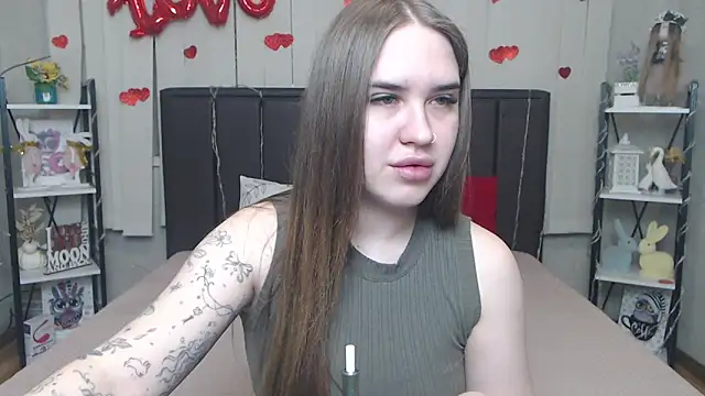 LauraHlot online show from April 12, 5:49 pm