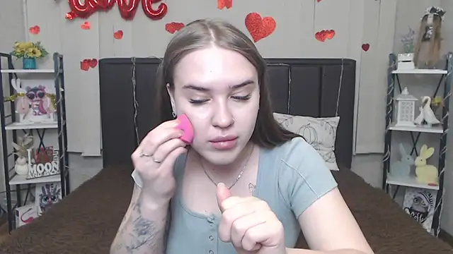 Snapshot of LauraHlot chatting on May 9, 5:38 pm LauraHlot online show from May 9, 5:38 pm