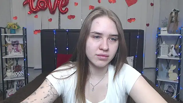 Snapshot of LauraHlot chatting on May 19, 6:20 am LauraHlot online show from May 19, 6:20 am