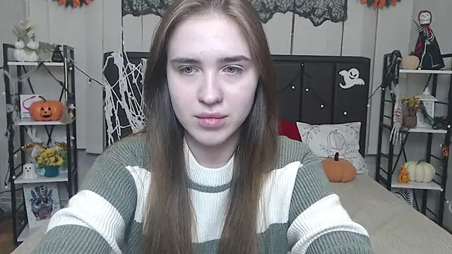 LauraHlot online show from November 12, 7:45 am