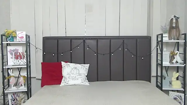 LauraHlot online show from November 22, 6:51 pm