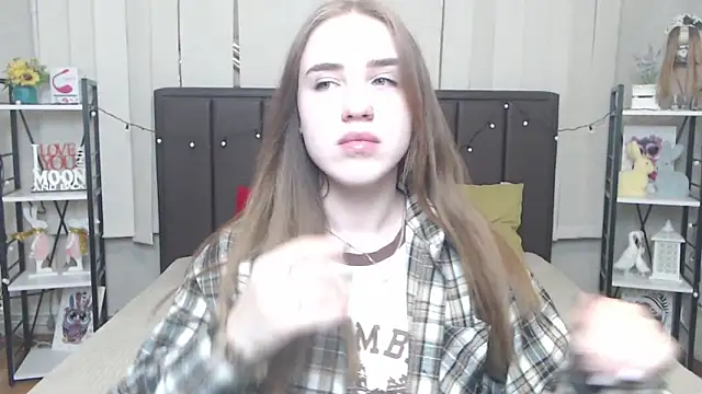 Snapshot of LauraHlot chatting on October 19, 5:54 am LauraHlot online show from October 19, 5:54 am