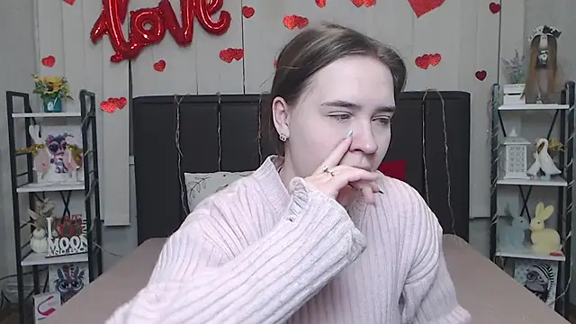 LauraHlot online show from February 11, 8:31 pm