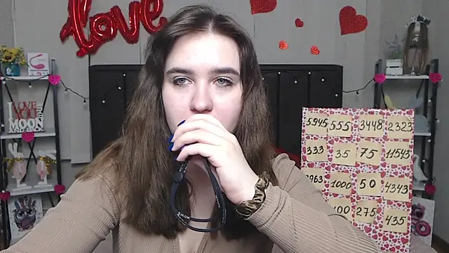 Snapshot of LauraHlot chatting on February 28, 4:32 am LauraHlot online show from February 28, 4:32 am