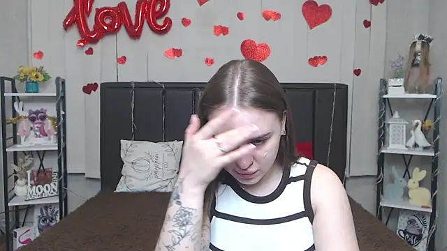 Snapshot of LauraHlot chatting on May 24, 5:24 pm LauraHlot online show from May 24, 5:24 pm