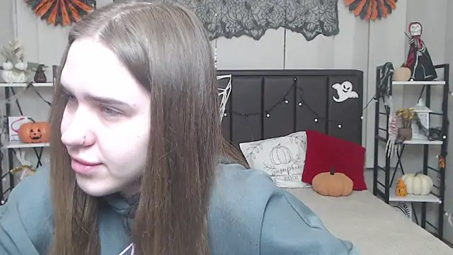 LauraHlot online show from October 29, 6:40 pm