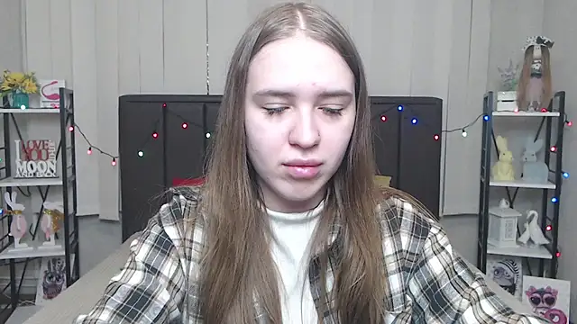 Snapshot of LauraHlot chatting on September 9, 5:39 am LauraHlot online show from September 9, 5:39 am