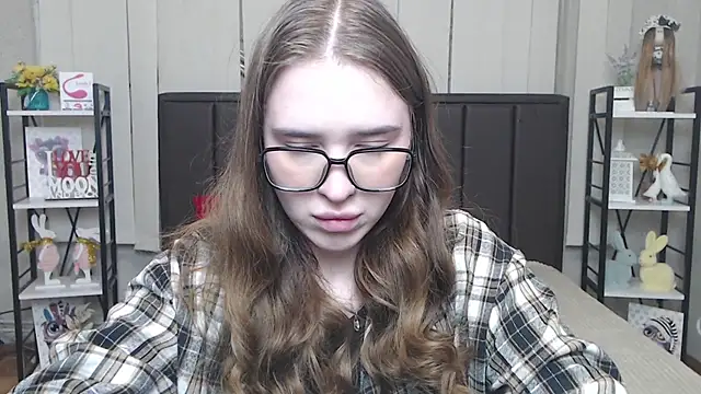 LauraHlot online show from November 29, 6:46 am