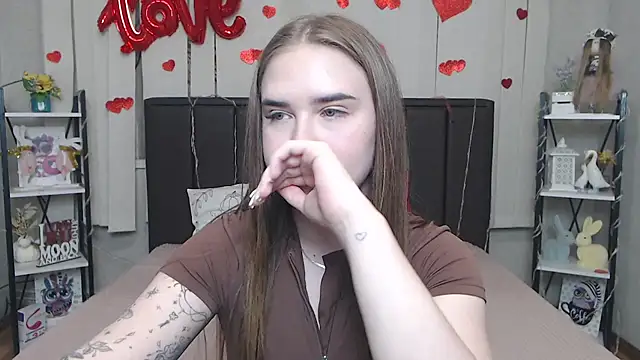 LauraHlot online show from April 2, 6:03 pm