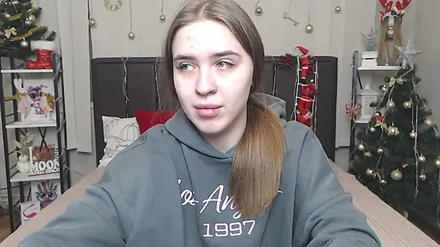 LauraHlot online show from January 5, 6:22 pm