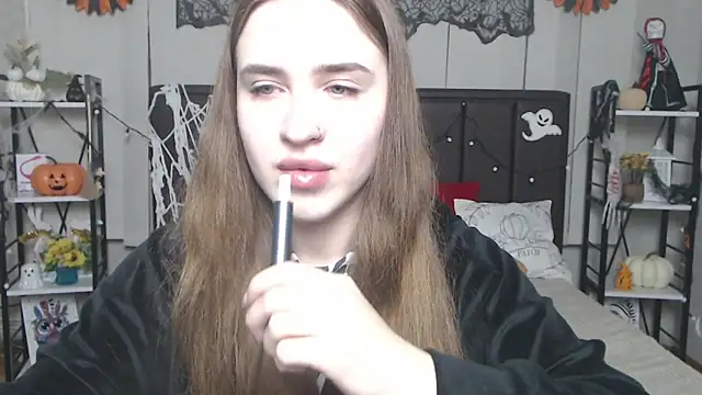 LauraHlot online show from November 13, 6:39 am