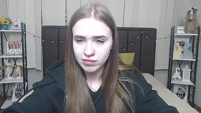 Snapshot of LauraHlot chatting on October 18, 5:31 am LauraHlot online show from October 18, 5:31 am