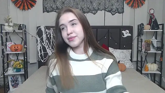 LauraHlot online show from November 7, 6:12 pm