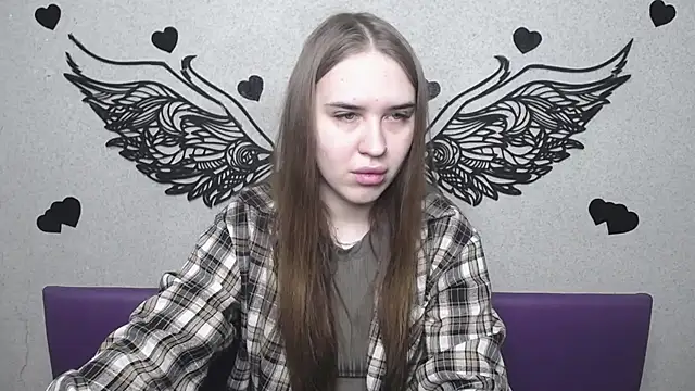 Snapshot of LauraHlot chatting on April 22, 5:36 am LauraHlot online show from April 22, 5:36 am