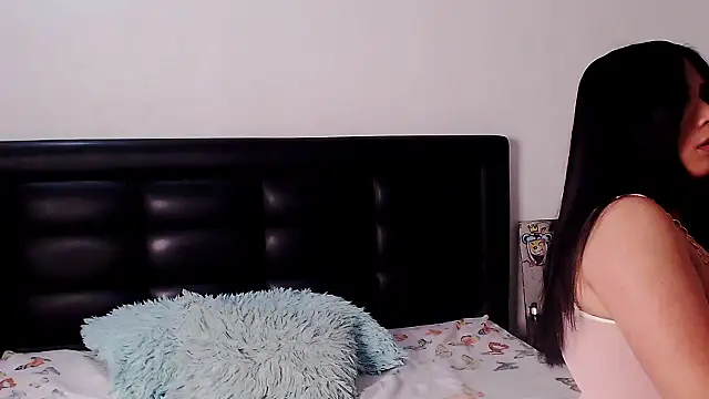 anyaadamss online show from December 4, 5:17 am