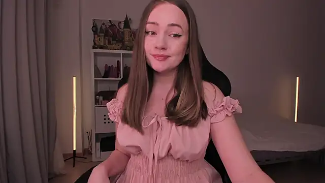 Snapshot of WalkingGirl chatting on February 14, 5:36 pm WalkingGirl online show from February 14, 5:36 pm