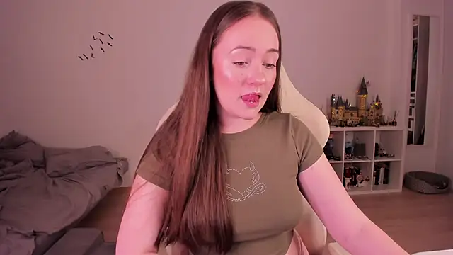 Snapshot of WalkingGirl chatting on November 5, 9:40 pm WalkingGirl online show from November 5, 9:40 pm