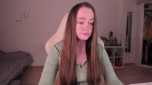 Snapshot of WalkingGirl chatting on December 2, 4:52 pm WalkingGirl online show from December 2, 4:52 pm