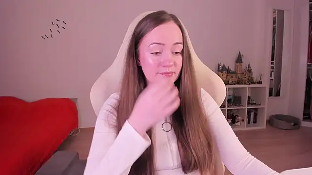 Snapshot of WalkingGirl chatting on November 9, 7:29 pm WalkingGirl online show from November 9, 7:29 pm