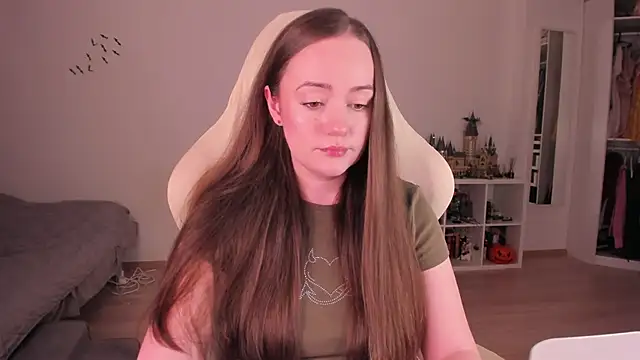 Snapshot of WalkingGirl chatting on December 1, 6:42 pm WalkingGirl online show from December 1, 6:42 pm