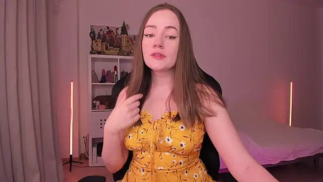 Snapshot of WalkingGirl chatting on February 8, 6:33 pm WalkingGirl online show from February 8, 6:33 pm