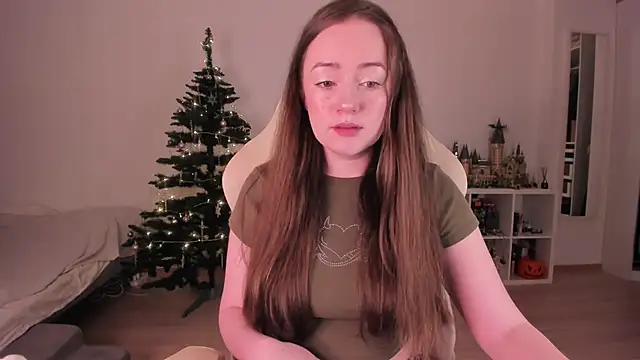 Snapshot of WalkingGirl chatting on December 18, 7:18 pm WalkingGirl online show from December 18, 7:18 pm