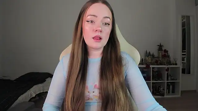 Snapshot of WalkingGirl chatting on February 14, 8:09 pm WalkingGirl online show from February 14, 8:09 pm