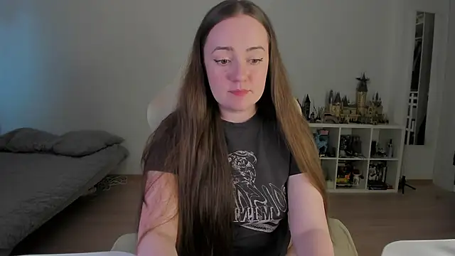 WalkingGirl online show from June 17, 4:23 am