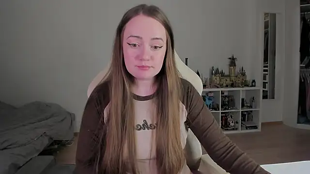 WalkingGirl online show from May 24, 8:42 pm