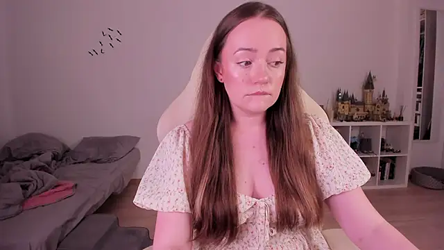 Snapshot of WalkingGirl chatting on November 6, 8:24 pm WalkingGirl online show from November 6, 8:24 pm