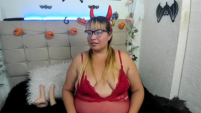 Snapshot of jones-scarlet chatting on October 30, 2:10 am jones-scarlet online show from October 30, 2:10 am