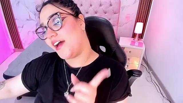 Camiila Osorio online show from April 1, 8:17 pm