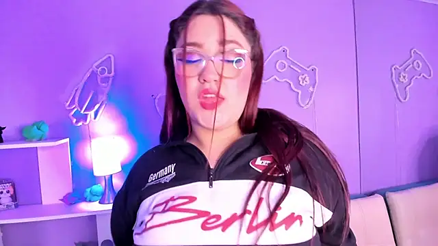 Camiila Osorio online show from November 20, 2:51 pm