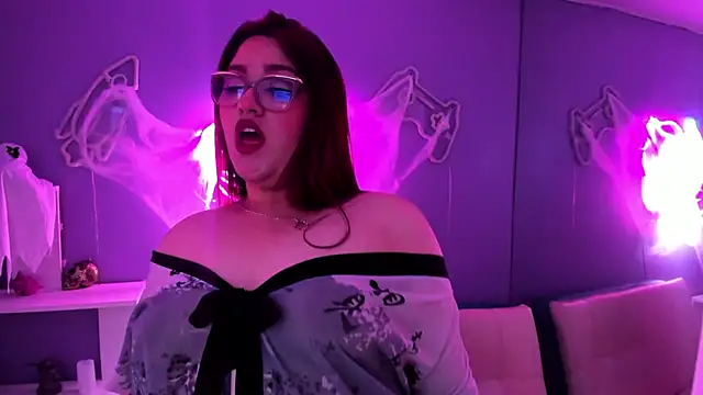 Camiila Osorio online show from October 24, 6:29 pm