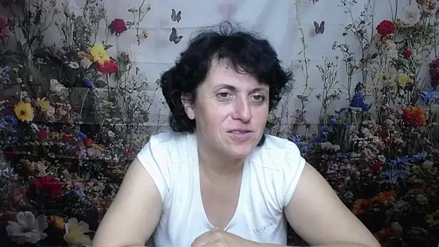 Snapshot of LuciaMii chatting on October 12, 5:09 am LuciaMii online show from October 12, 5:09 am