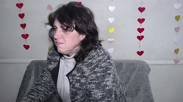Snapshot of LuciaMii chatting on February 20, 12:19 am LuciaMii online show from February 20, 12:19 am
