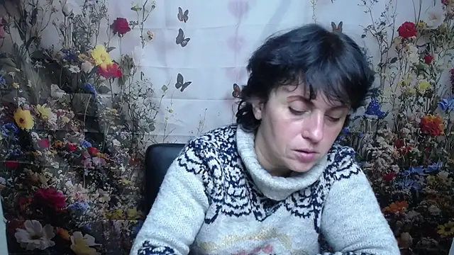 Snapshot of LuciaMii chatting on October 15, 5:10 pm LuciaMii online show from October 15, 5:10 pm