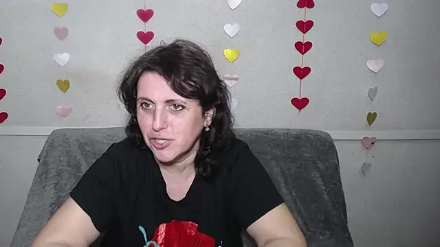 Snapshot of LuciaMii chatting on March 9, 12:42 pm LuciaMii online show from March 9, 12:42 pm