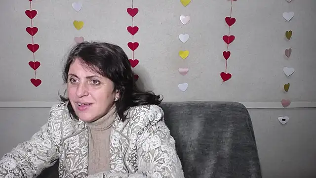 Snapshot of LuciaMii chatting on March 3, 6:03 pm LuciaMii online show from March 3, 6:03 pm