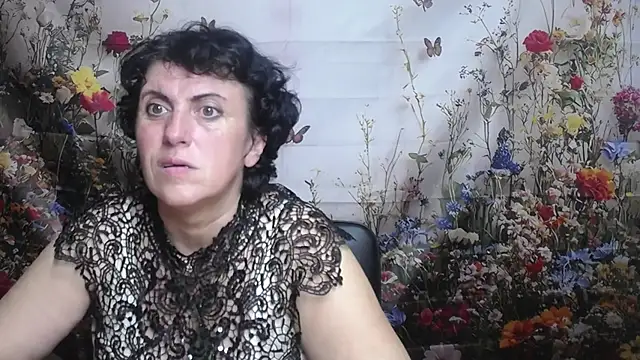Snapshot of LuciaMii chatting on September 17, 5:04 pm LuciaMii online show from September 17, 5:04 pm