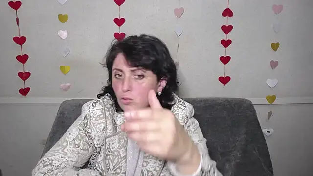 Snapshot of LuciaMii chatting on March 17, 6:11 pm LuciaMii online show from March 17, 6:11 pm