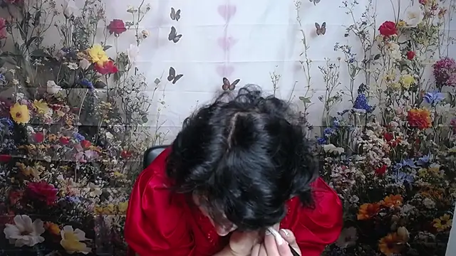 Snapshot of LuciaMii chatting on October 13, 5:14 pm LuciaMii online show from October 13, 5:14 pm