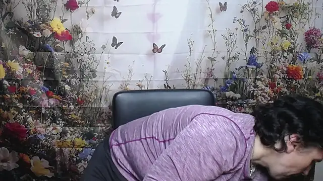 Snapshot of LuciaMii chatting on September 27, 5:02 am LuciaMii online show from September 27, 5:02 am