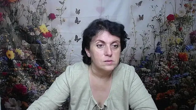 Snapshot of LuciaMii chatting on October 7, 5:03 pm LuciaMii online show from October 7, 5:03 pm