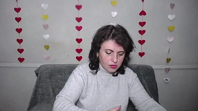 Snapshot of LuciaMii chatting on March 9, 6:06 am LuciaMii online show from March 9, 6:06 am