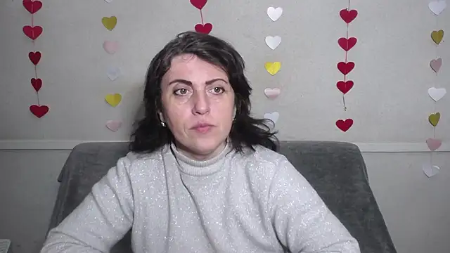 Snapshot of LuciaMii chatting on February 24, 6:04 pm LuciaMii online show from February 24, 6:04 pm