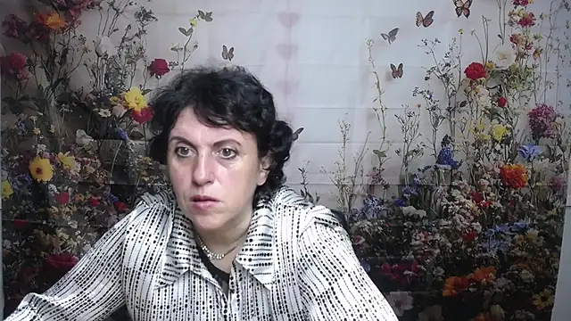 Snapshot of LuciaMii chatting on September 22, 5:02 am LuciaMii online show from September 22, 5:02 am